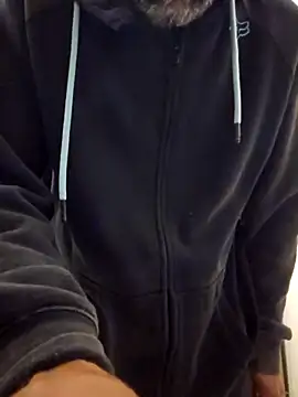 Snapshot of Stingles chatting on 09-13-25, 09:47 Stingles online show from 09-13-25, 09:47