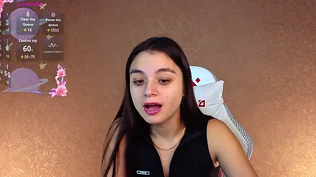 Leila Hefner online show from 10-10-25, 02:32