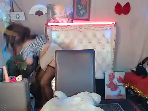 miss laila  online show from 09-13-25, 10:37