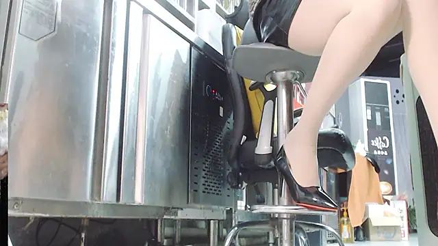 Eileen-L online show from 11-30-25, 02:15