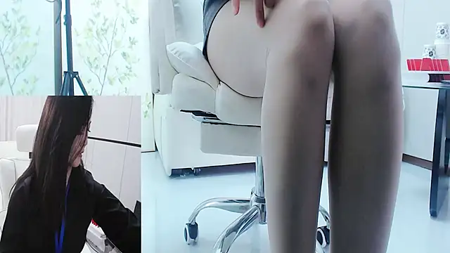 Eileen-L online show from 12-19-25, 01:56