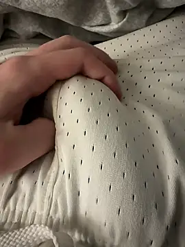 Snapshot of Thomas3325 chatting on 10-31-25, 04:02 Thomas3325 online show from 10-31-25, 04:02