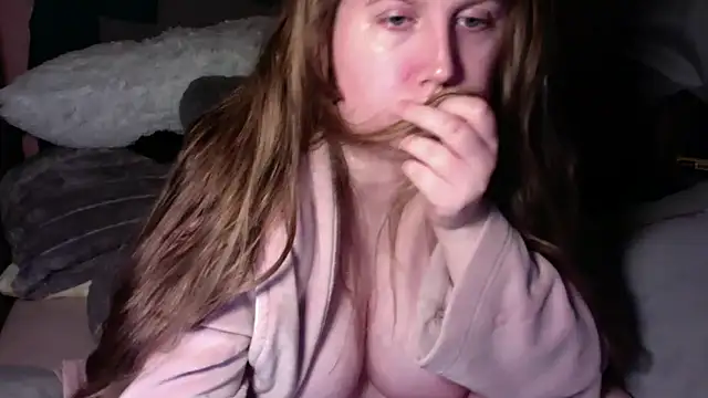 Snapshot of Missmissymee chatting on 10-25-25, 07:08 Missmissymee online show from 10-25-25, 07:08