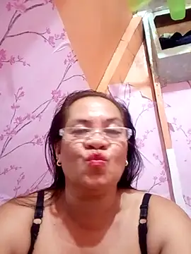 Snapshot of vickyhot1966 chatting on 09-10-25, 06:13 vickyhot1966 online show from 09-10-25, 06:13