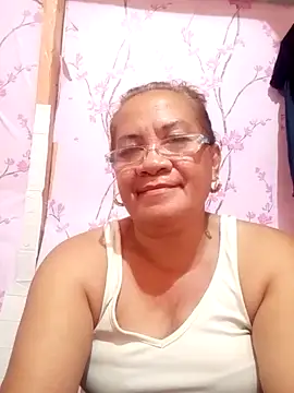 Snapshot of vickyhot1966 chatting on 10-18-25, 04:26 vickyhot1966 online show from 10-18-25, 04:26