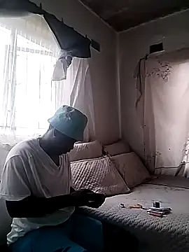 Snapshot of khwezi6969 chatting on 12-18-25, 10:43 khwezi6969 online show from 12-18-25, 10:43