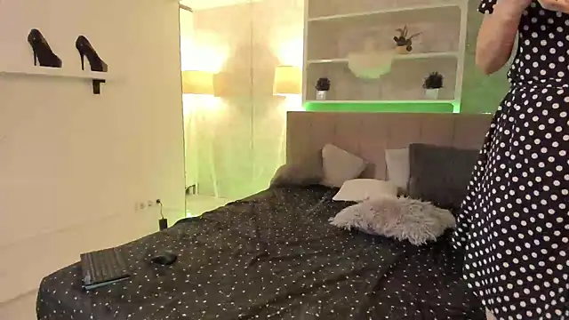 IsabelKiss online show from 09-20-25, 05:52