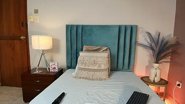 DaphneBeaumont online show from 11-26-25, 12:06