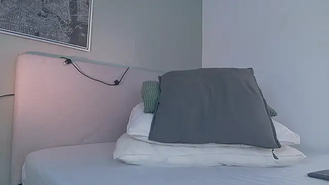 Nickifox   online show from 11-25-25, 07:47