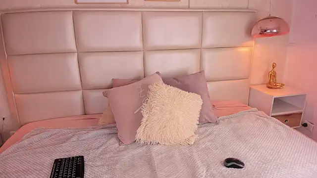 Natt Clark online show from 10-24-25, 01:07