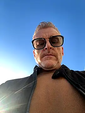 Snapshot of Axl_hot chatting on 11-05-25, 03:01 Axl hot online show from 11-05-25, 03:01