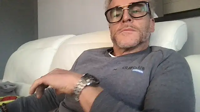 Axl hot online show from 02-23-26, 02:14