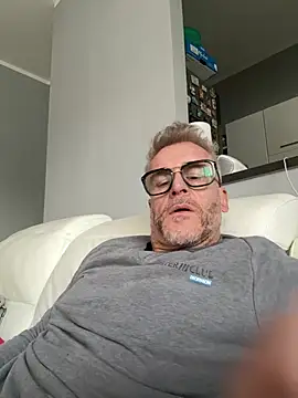 Axl hot online show from 03-07-26, 04:04