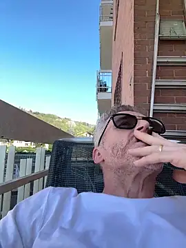 Axl hot online show from 04-06-26, 01:56