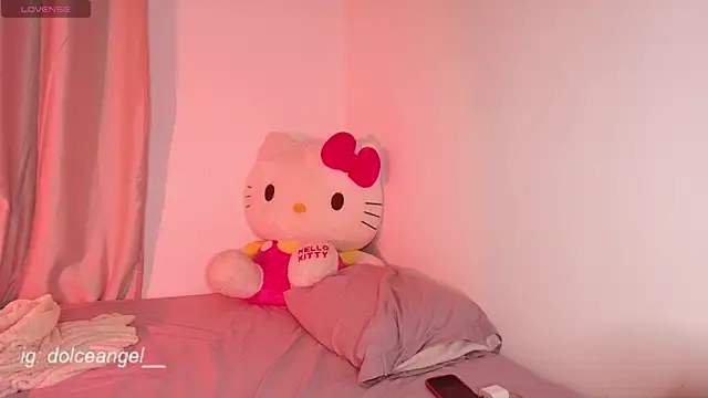 Snapshot of dulceangel__ chatting on 09-18-25, 04:03 dulceangel online show from 09-18-25, 04:03