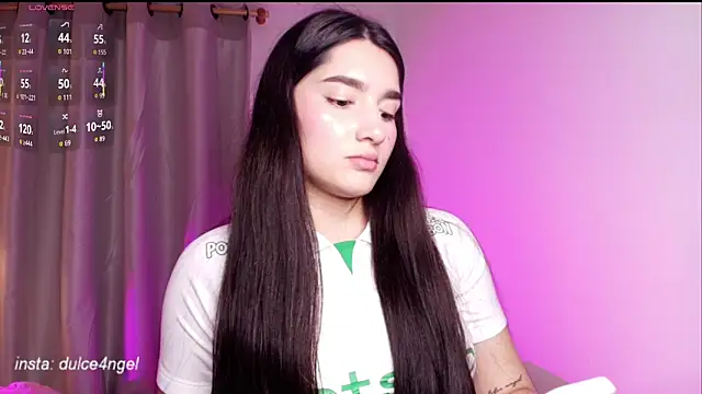 Snapshot of dulceangel__ chatting on 12-18-25, 02:17 dulceangel online show from 12-18-25, 02:17