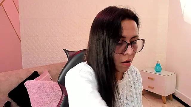 Snapshot of Eva_mermaid chatting on 10-14-25, 02:07 Eva mermaid online show from 10-14-25, 02:07