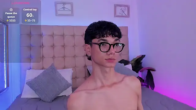 Phillicious   online show from 11-05-25, 05:51