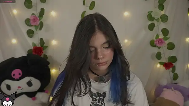 Snapshot of cutee_andrea chatting on 06-23-26, 02:53 cutee andrea online show from 06-23-26, 02:53