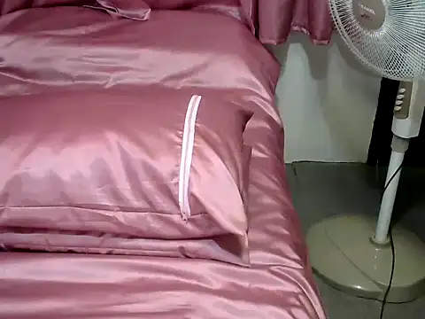 Snapshot of CREAMY_BANANA chatting on 05-18-26, 11:10 CREAMY BANANA online show from 05-18-26, 11:10