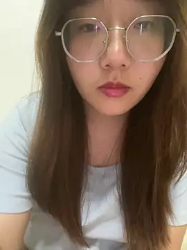 Snapshot of sisi-maiden chatting on 05-11-26, 01:28 sisi-maiden online show from 05-11-26, 01:28