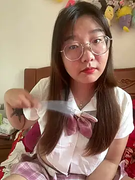Snapshot of sisi-maiden chatting on 06-20-26, 06:05 sisi-maiden online show from 06-20-26, 06:05