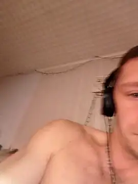 Snapshot of Dawidwi493_ chatting on 02-22-26, 01:20 Dawidwi493 online show from 02-22-26, 01:20