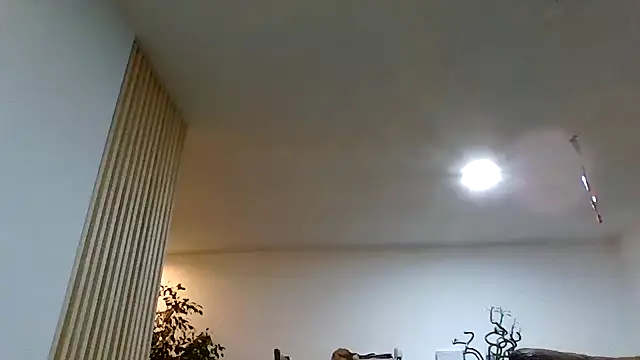 Snapshot of davv28 chatting on 04-30-26, 02:18 davv28 online show from 04-30-26, 02:18