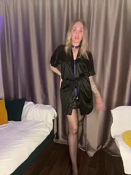 Affectionate lady online show from 10-06-25, 10:51