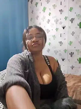 Snapshot of Avannay chatting on 10-13-25, 12:43 Avannay online show from 10-13-25, 12:43