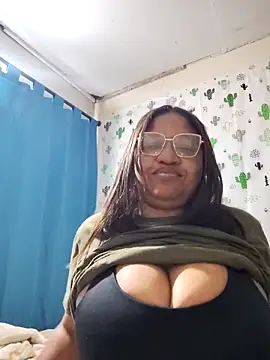 Snapshot of Avannay chatting on 03-08-26, 01:36 Avannay online show from 03-08-26, 01:36