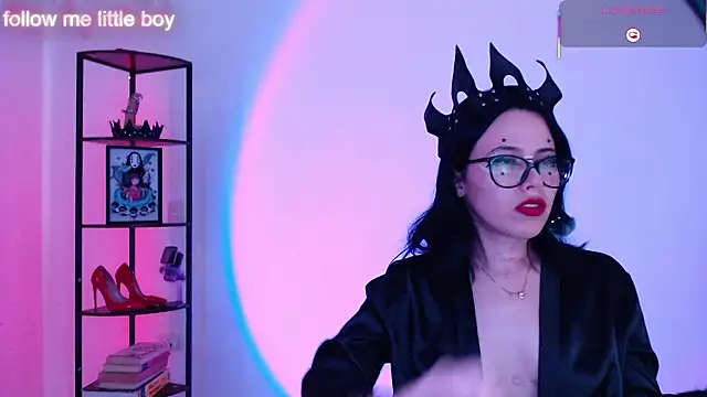 girldom online show from 01-14-26, 09:42