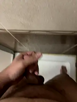 Snapshot of Erenn9972 chatting on 10-05-25, 05:22 Erenn9972 online show from 10-05-25, 05:22