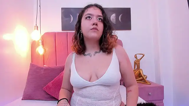 Snapshot of Niaa_Stark chatting on 04-17-26, 03:31 Niaa Stark online show from 04-17-26, 03:31