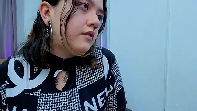 Snapshot of Niaa_Stark chatting on 04-23-26, 08:22 Niaa Stark online show from 04-23-26, 08:22