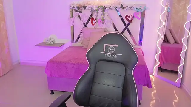 ZURY TAY online show from 11-05-25, 11:43