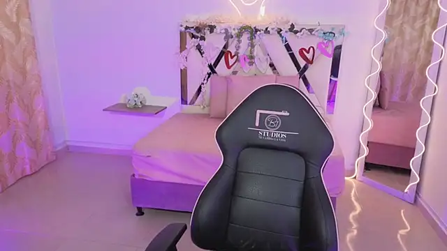 ZURY TAY online show from 11-06-25, 11:44