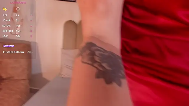 Snapshot of raven_black_ chatting on 10-28-25, 02:09 raven black online show from 10-28-25, 02:09