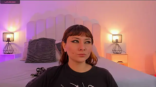 Snapshot of raven_black_ chatting on 11-21-25, 12:48 raven black online show from 11-21-25, 12:48