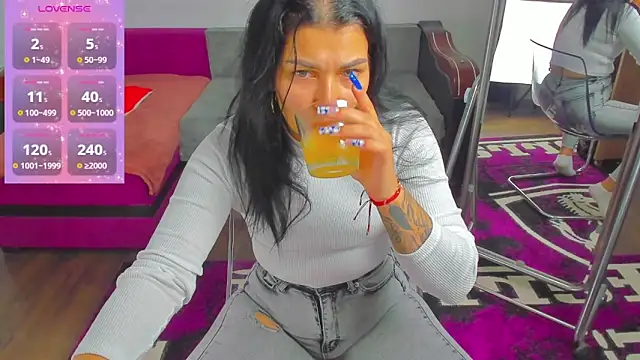 MiaKiittyy online show from 10-23-25, 04:39