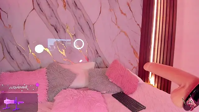 Snapshot of alicecute77 chatting on 09-16-25, 02:34 alicecute77 online show from 09-16-25, 02:34