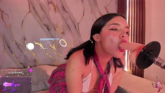 Snapshot of alicecute77 chatting on 10-12-25, 02:32 alicecute77 online show from 10-12-25, 02:32