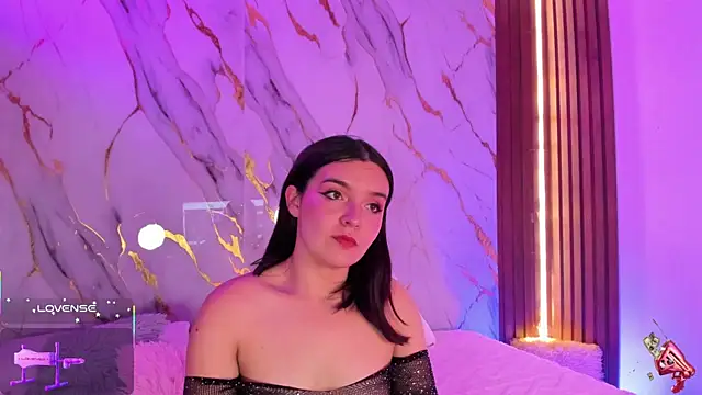 Snapshot of alicecute77 chatting on 10-18-25, 11:49 alicecute77 online show from 10-18-25, 11:49