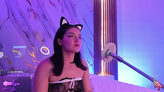 Snapshot of alicecute77 chatting on 10-20-25, 02:23 alicecute77 online show from 10-20-25, 02:23