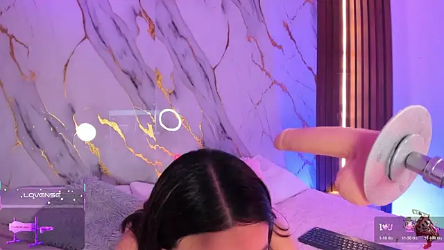 Snapshot of alicecute77 chatting on 10-21-25, 02:45 alicecute77 online show from 10-21-25, 02:45