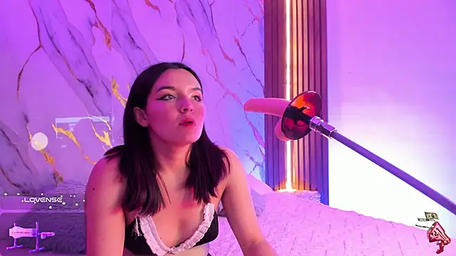 Snapshot of alicecute77 chatting on 10-23-25, 02:22 alicecute77 online show from 10-23-25, 02:22