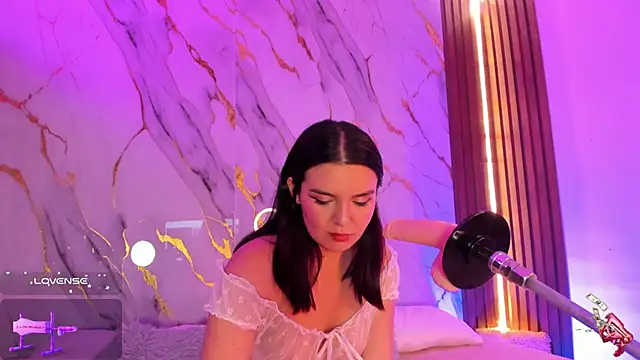 Snapshot of alicecute77 chatting on 10-28-25, 02:26 alicecute77 online show from 10-28-25, 02:26