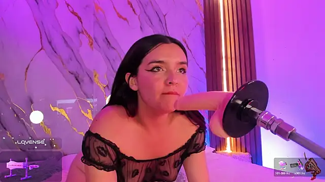 Snapshot of alicecute77 chatting on 10-29-25, 02:47 alicecute77 online show from 10-29-25, 02:47