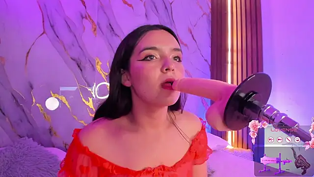 Snapshot of alicecute77 chatting on 10-31-25, 02:23 alicecute77 online show from 10-31-25, 02:23