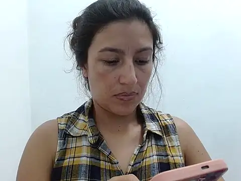 Snapshot of SarahFriendly chatting on 05-03-26, 10:05 SarahFriendly online show from 05-03-26, 10:05